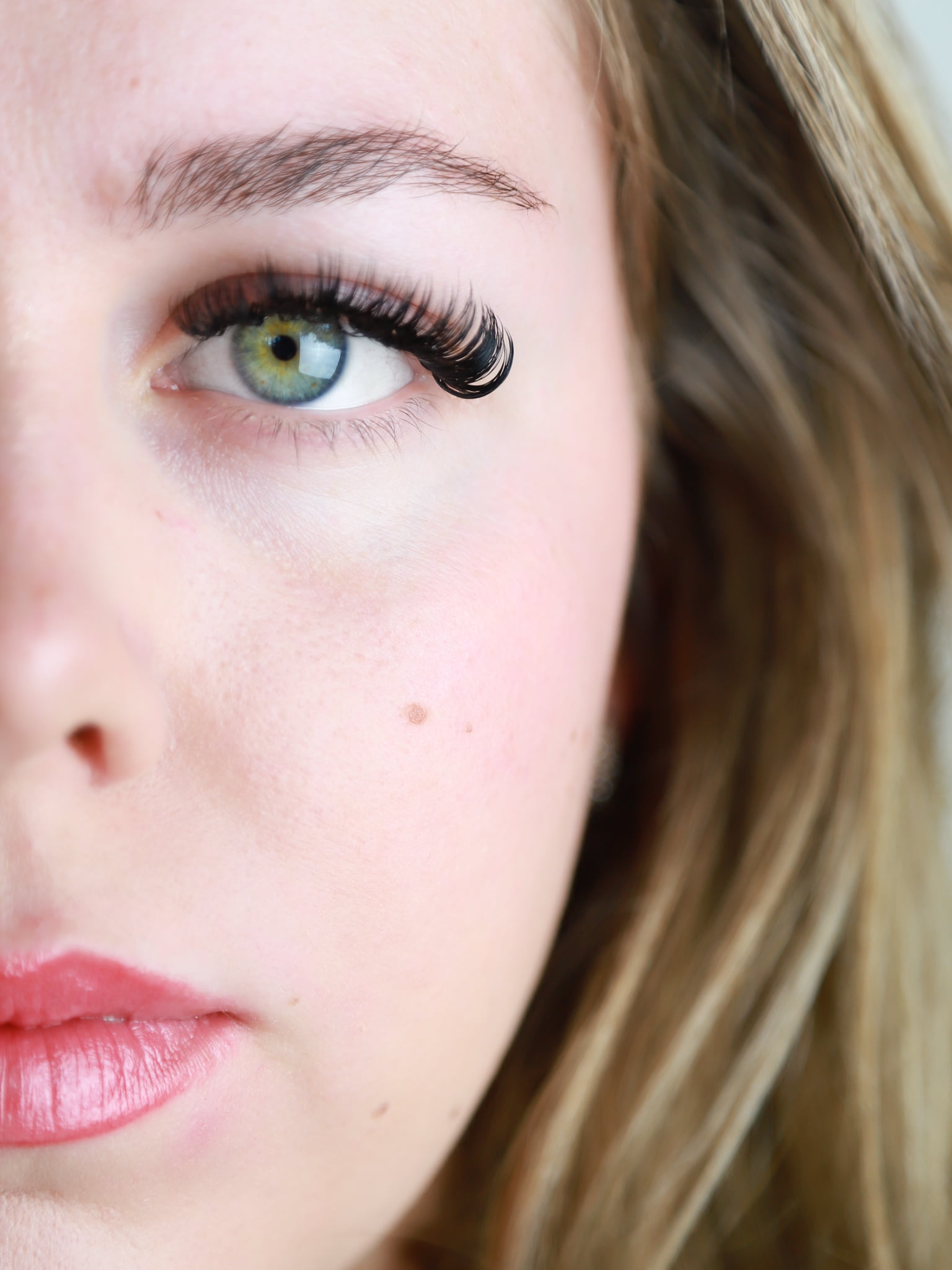 Portret a la Frida Kahlo by Saskia Strack fotografie